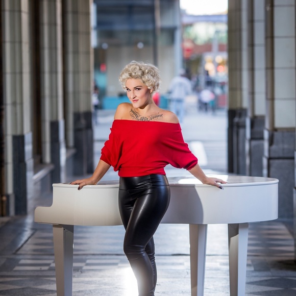 Meet your Posher, Jenn - Picture 4 of 5